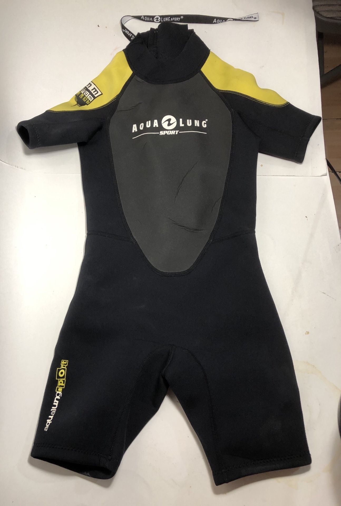 AquaLung Sport Kids Wetsuit 2mm Quantum Stretch Short Sz Medium Yellow/Black