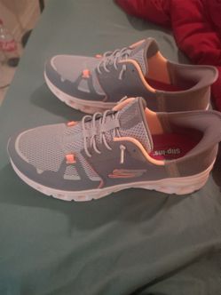 Women's Skechers slip on