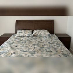 Queen Bed Frame and Celestial Sea Plush Mattress - Like New – New York, NY