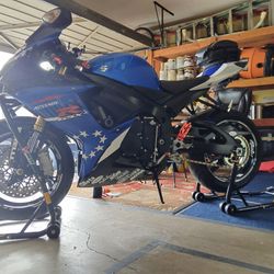 Suzuki 2011 GSX-R 750 VERY LOW MILEAGE 