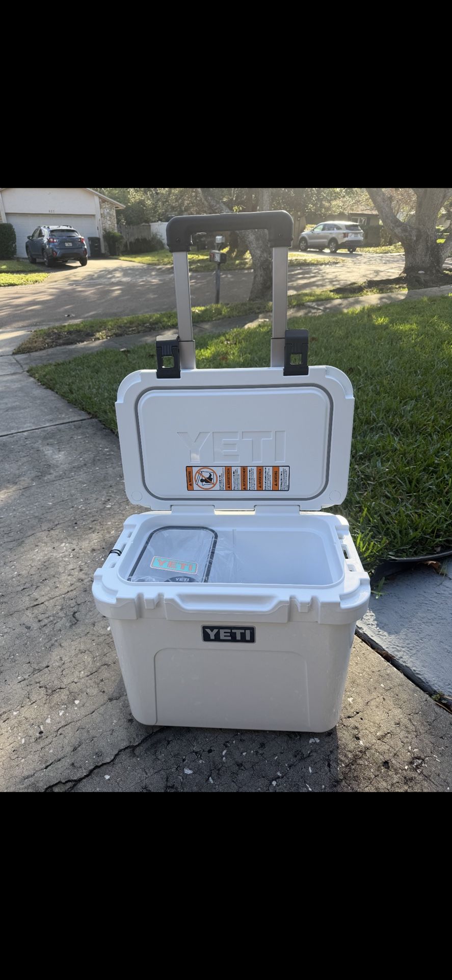 New YETI Roadie 32 wheeled cooler…… White