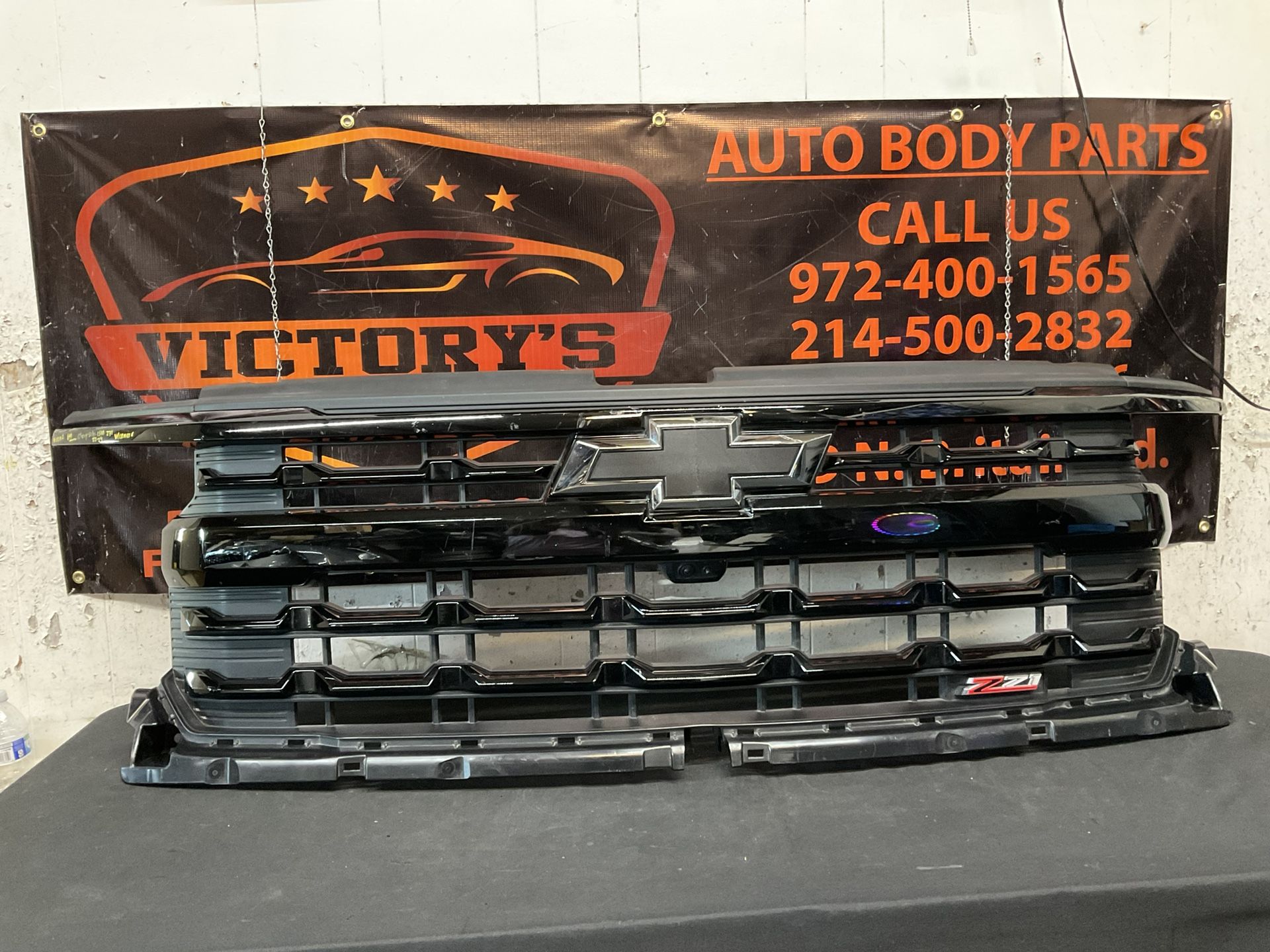 CHEVY SILVERADO 1500 z71 GRILLE 2022-2024 with CAMERA OEM
