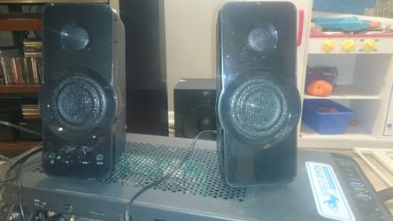 Desktop computer powered speakers