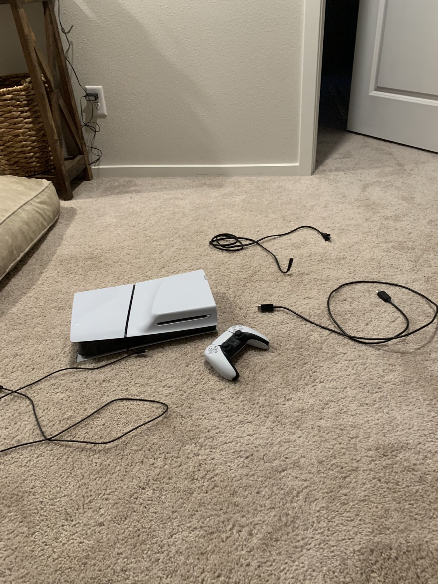 PS5 disc edition w/ one controller.