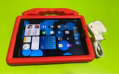 Apple iPad 5th Generation – 32GB – Excellent Condition (Like New)