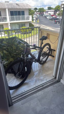 TREK 2026 Marlin 4 Large with seat comforter and water bottle holder
