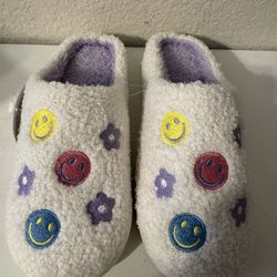 super soft slippers 💜🤍