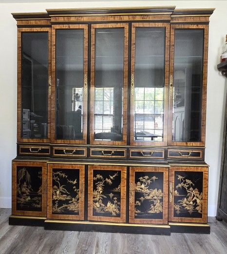 Vintage Drexel Heritage Et Cetera
Chinoiserie breakfront china cabinet/hutch