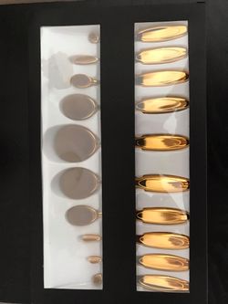 Oval makeup brushes