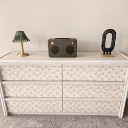 Dresser 6 Drawers - Like New 