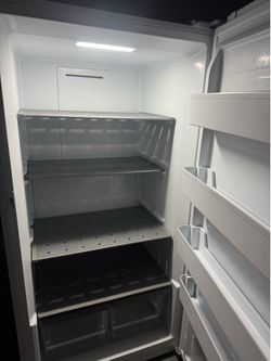 Beautiful! Large Midea upright, Freezer