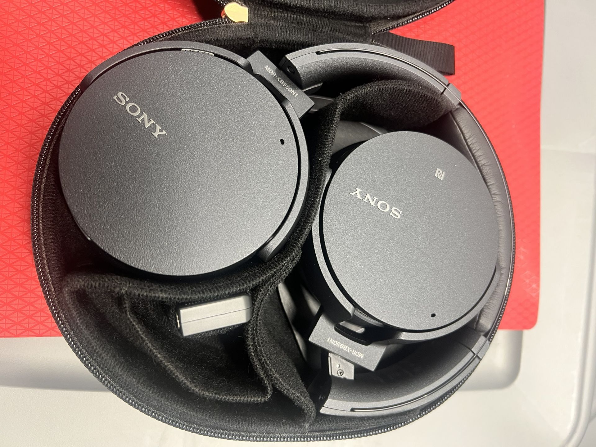 Sony XB950N1 Extra Bass Wireless Noise Canceling Headphones (Black)