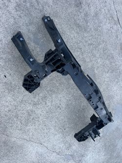 2019-2024 Mercedes Sprinter radiator support