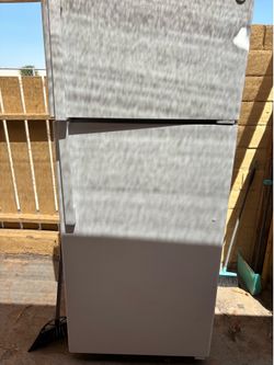 White Top-Freezer Refrigerator