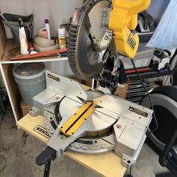 DeWALT  Miter Saw