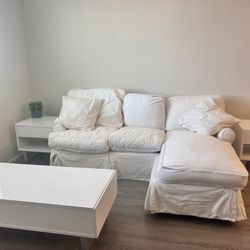 White Sofa Couch/Queen size Sleeper