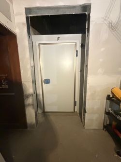 Puertas para Walk-In Cooler y Freezer – Swing y Sliding