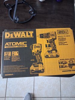 *** BRAND NEW , STILL IN BOX , DEWALT DRILL COMBO SET****