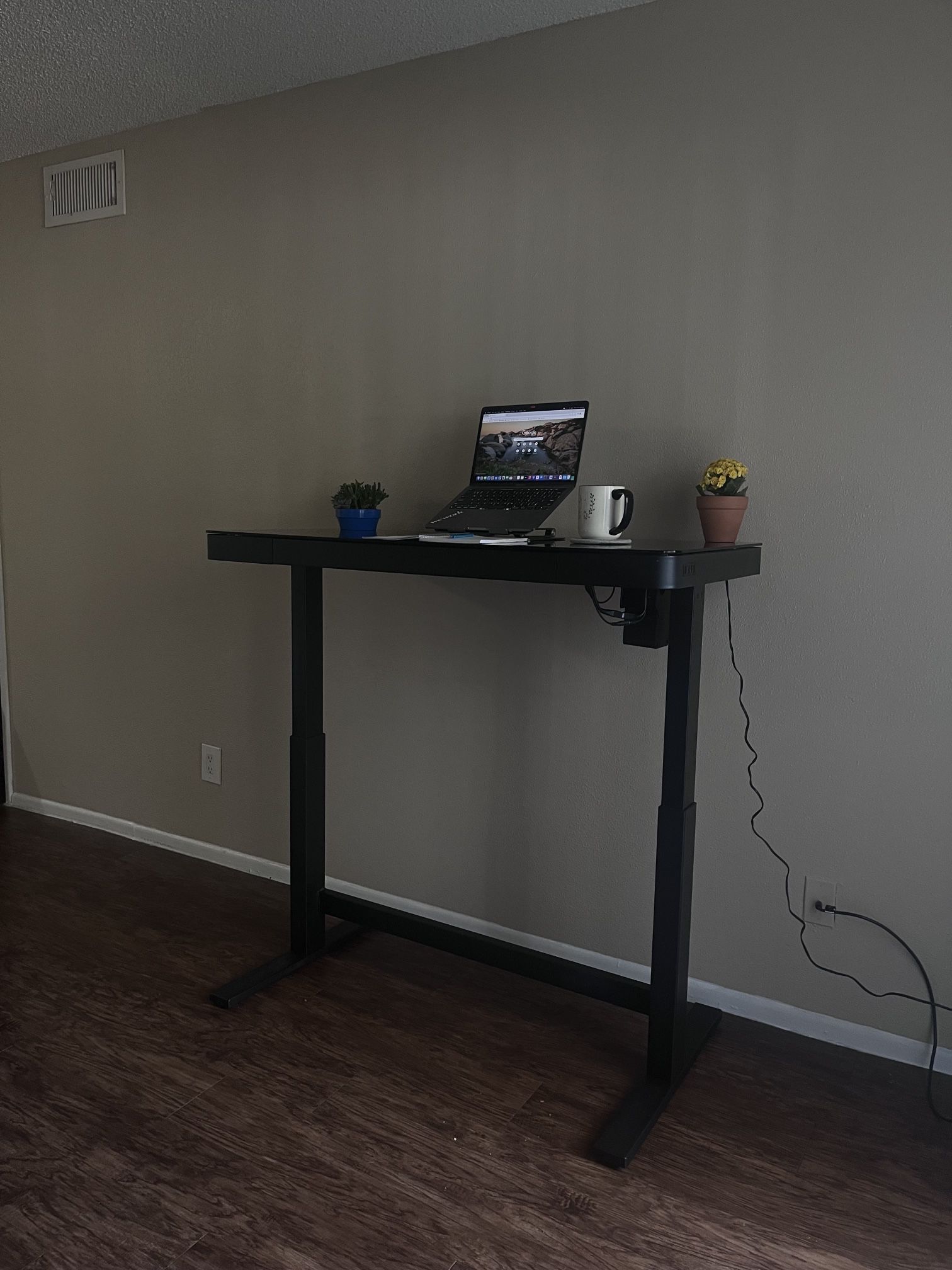 Tresanti Geller Adjustable Height Desk for Sale in Mesa, AZ OfferUp