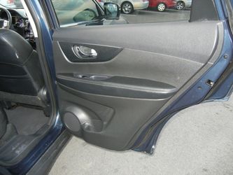 2015 Nissan Rogue Thumbnail