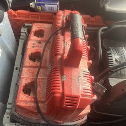 Milwaukee Rapid Charging Station 