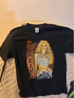 Shakira tour shirt sz large