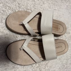 New Vionic Beige Sandals Women’s Size 10