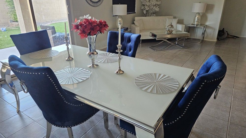Dining table with 6 chairs.