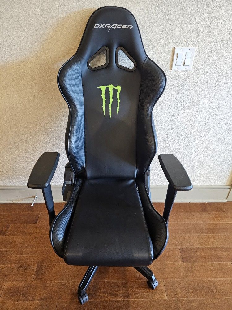 DXR RACER GAMER CHAIR