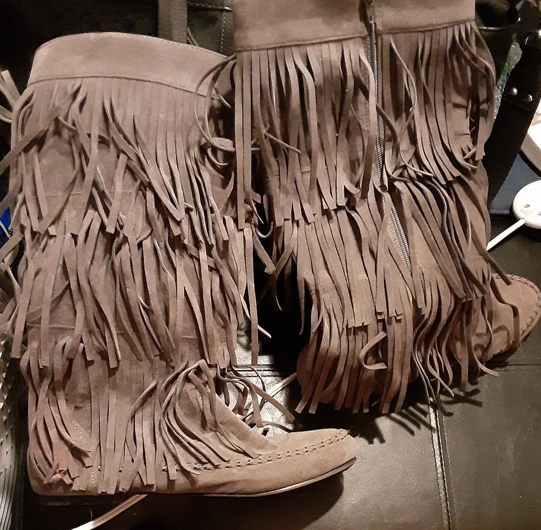 Fringe boots