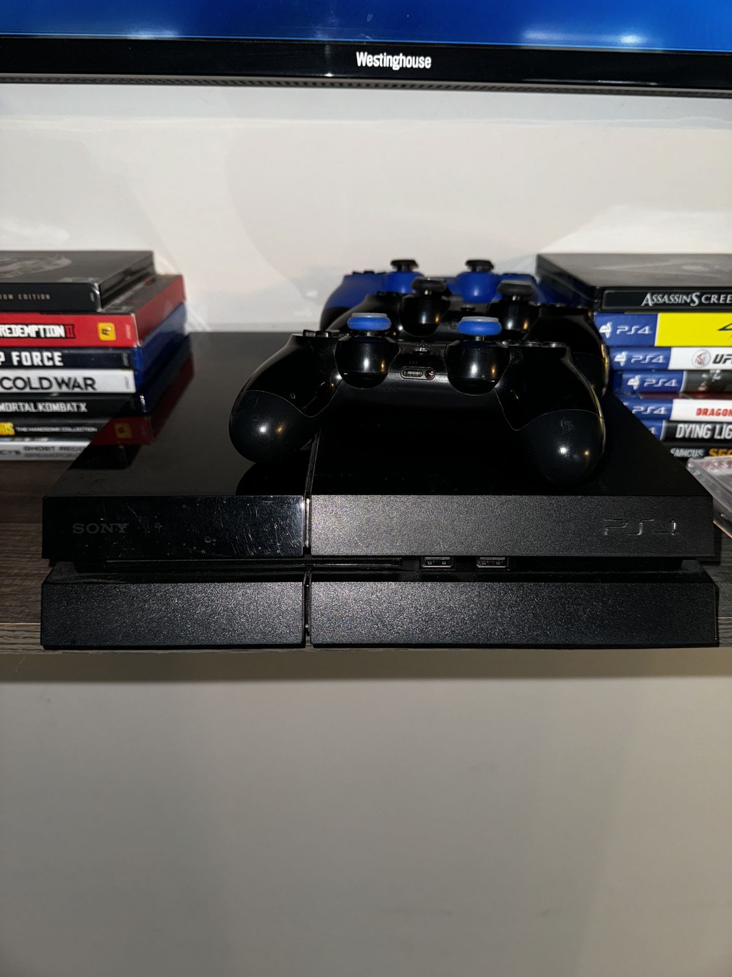 PS4 (bundle w/ games & controllers) Electronics & Media