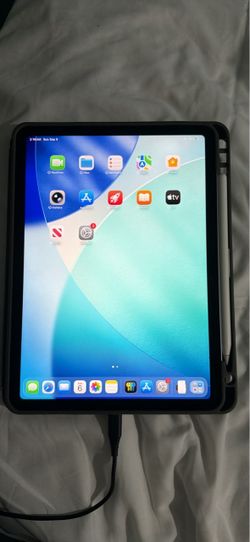 Apple iPad Air 64gb 10.9” w/ Protective Case