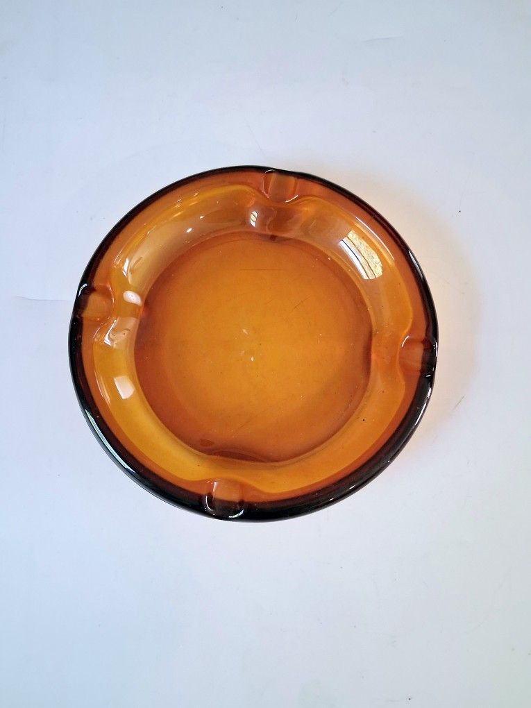 Vintage mid-century glass amber colored ashtray home decor. No chips or cracks. 8" round.