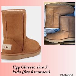Ugg Size 5 Kids Also Fits 6 Women New In Box $110 Firm Cash Or Zelle