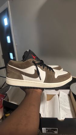 Air Jordan 1 Low Mocha Size 9.5