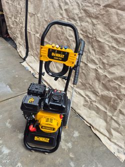 Pressuwasher Dewalt 34000psi 2.5gpm used Almost new everything is working casi nuevo trabajando muy bien