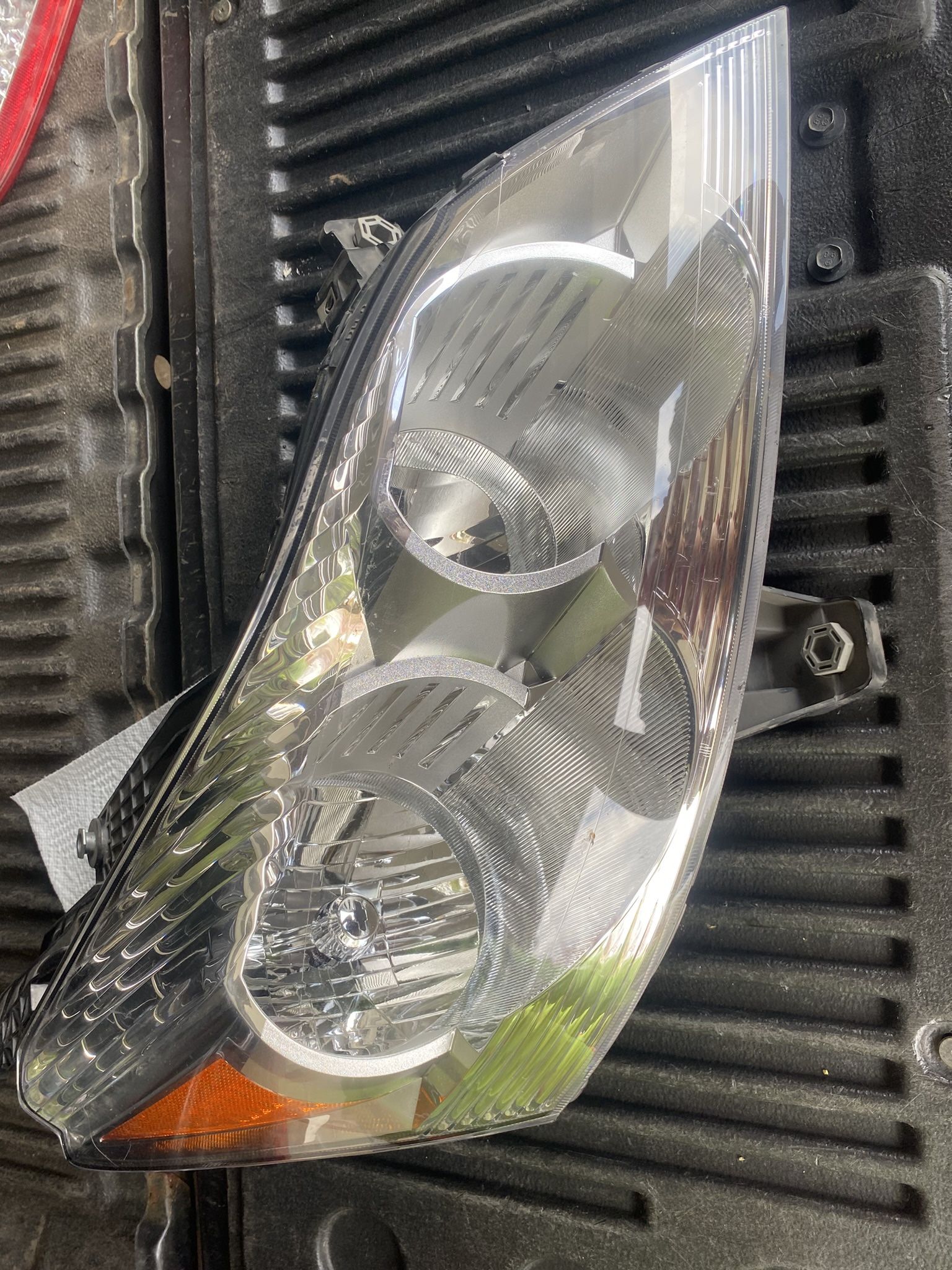 2009 Chevy Traverse Headlight Assembly