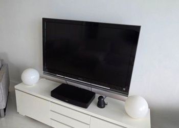 TV sony Kdl 524100 (52") + TV White Bench (5.11ftx1.5ft)