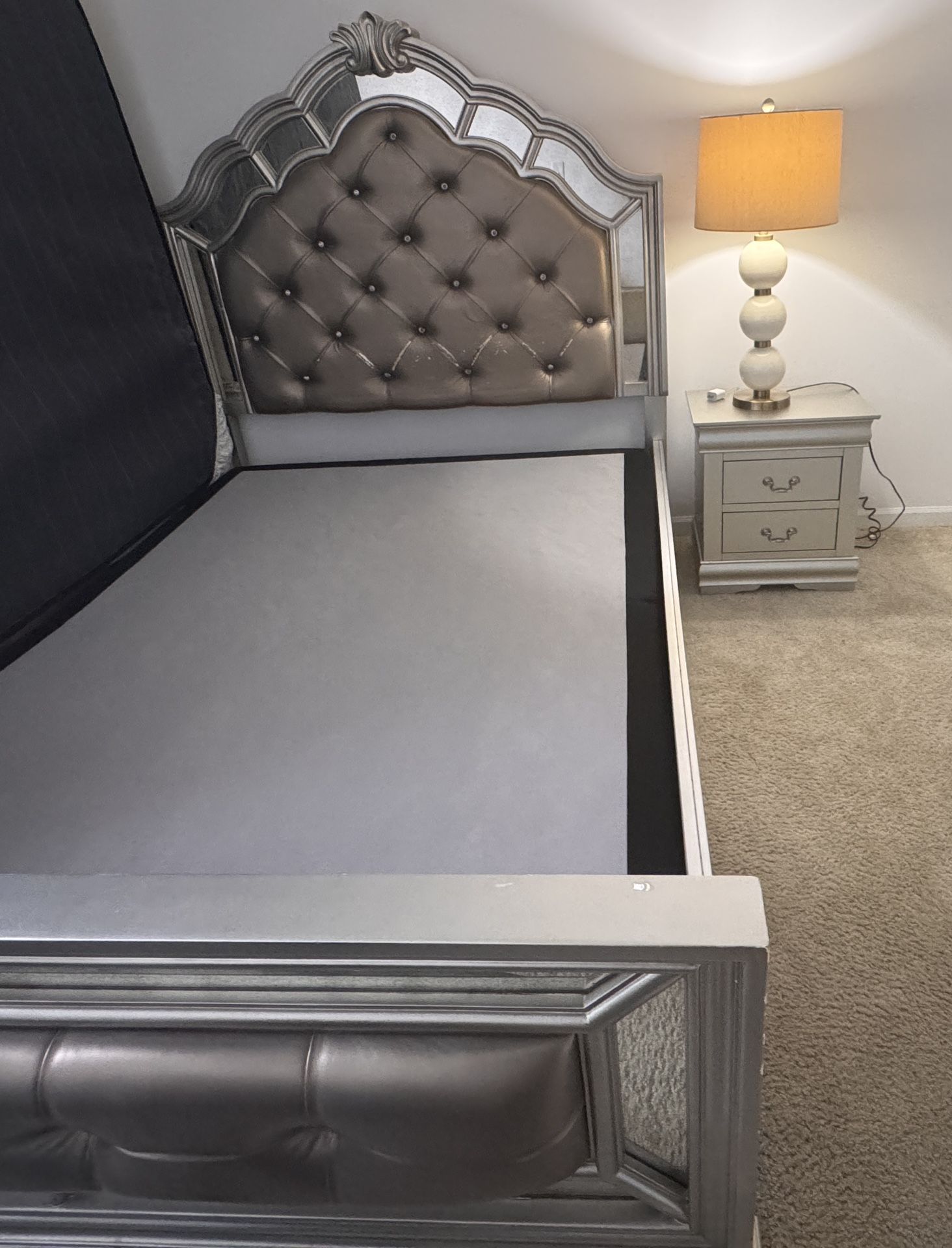 Glamorous Silver Mirrored Queen Bedroom Set with Nightstand