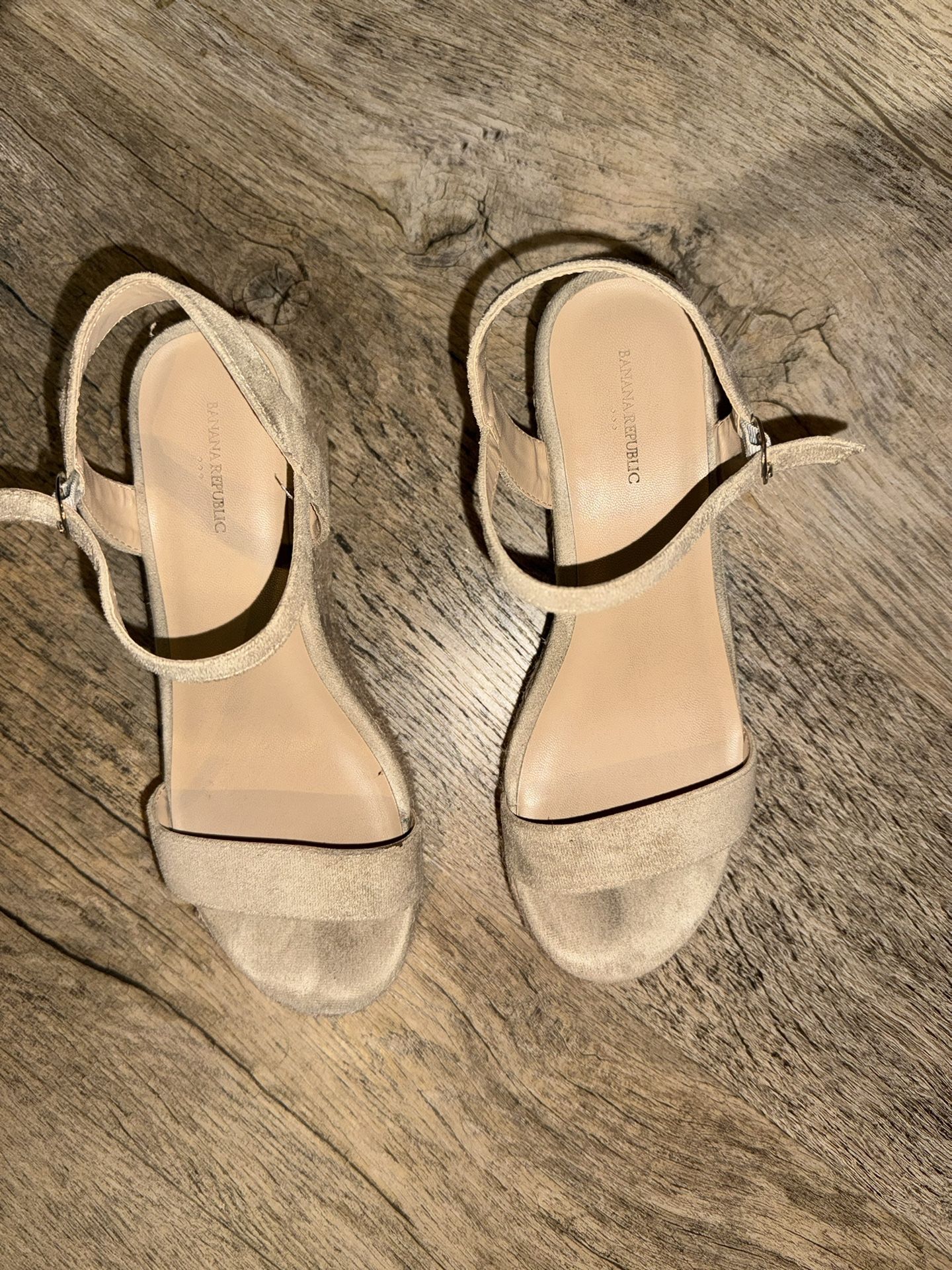 Banana Republic Sandals Size 9