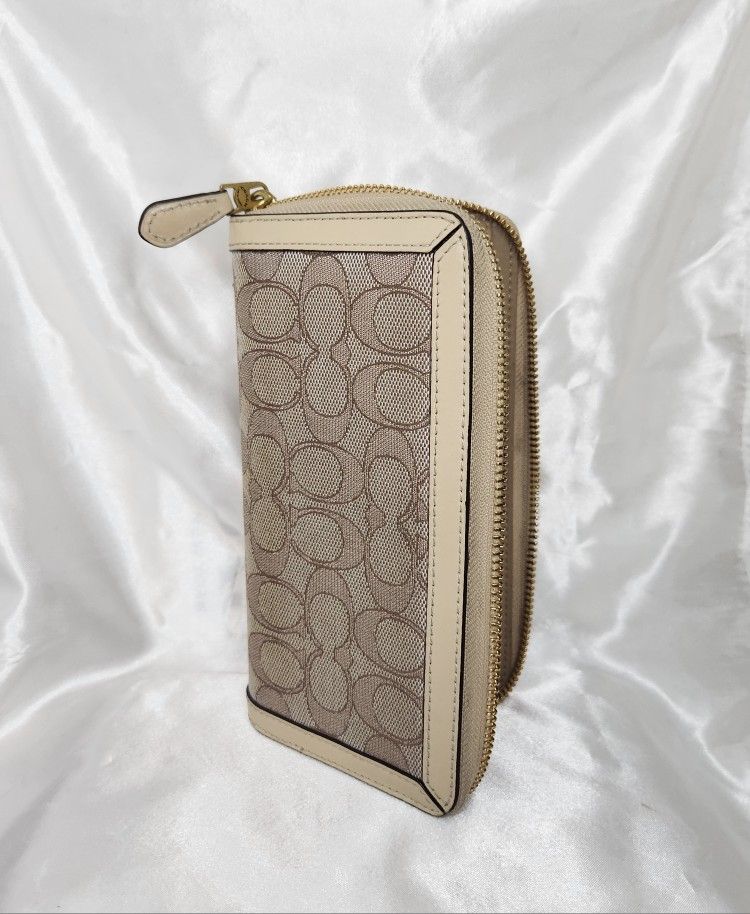 Coach Field Signature Clutch Wallet