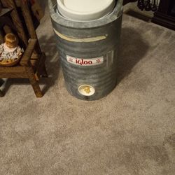 Igloo Beverage Cooler, Misc Items