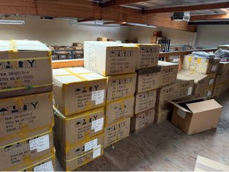 BUSINESS LIQUIDATION - Handbags/Wallets & Accesories