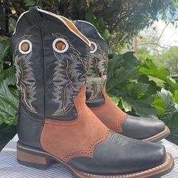 Mens Genuine leather boots ! New with case!