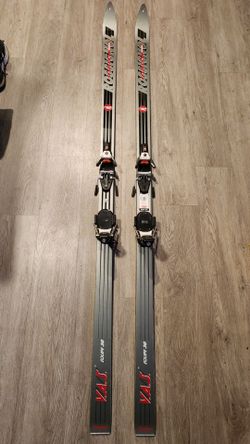 Snow skis