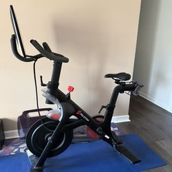 Peloton With Accessories