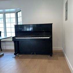 YAMAHA Upright Piano