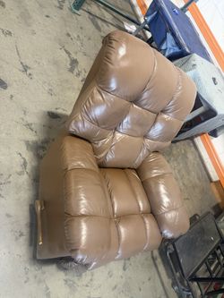 LA Z BOY CHAIR