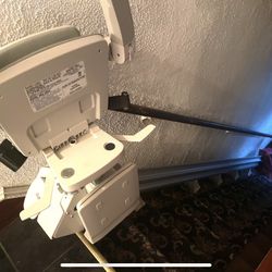 Bruno SRE 3050 Electric Stairlift Used 2 times
