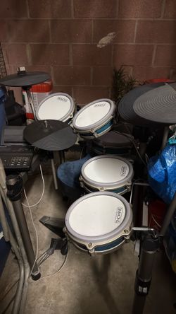 Simmons titan 70 electric drum set